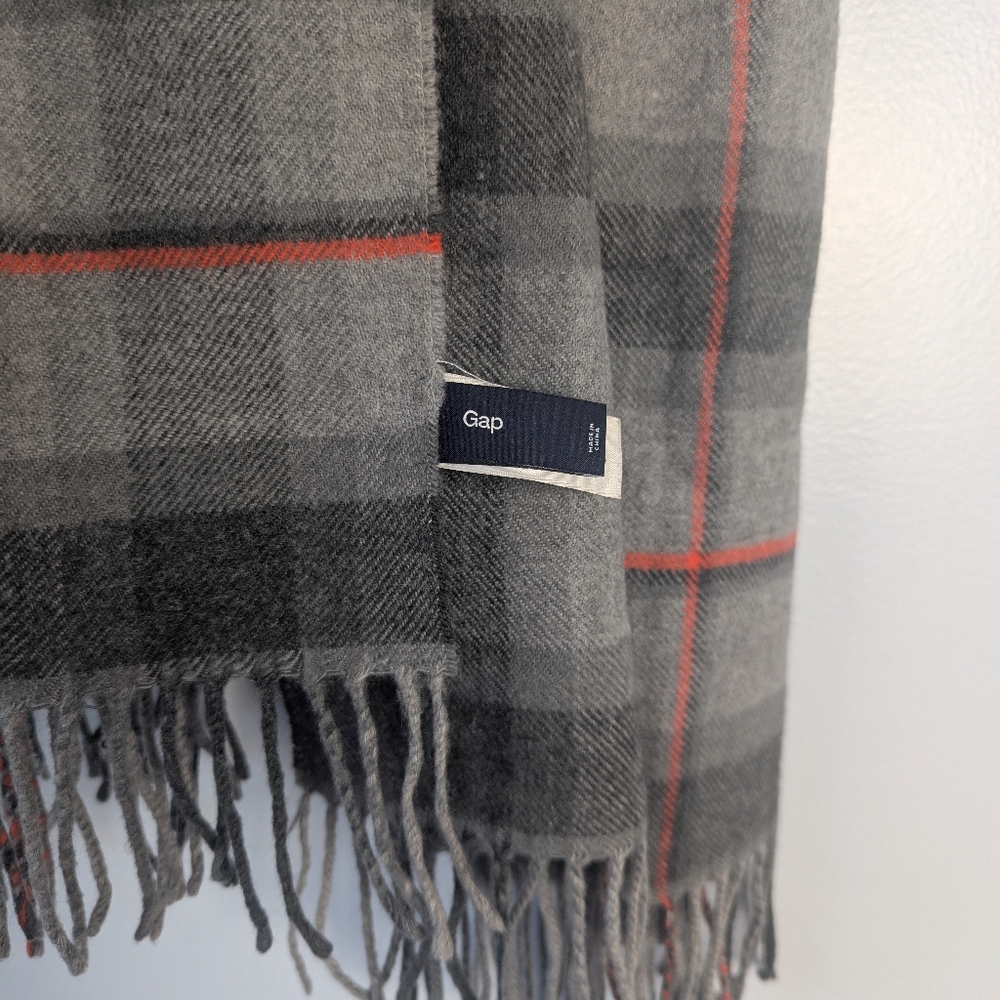 Gap Men's Winter Scarf Gray Plaid 23x74 - Picture 3 of 8